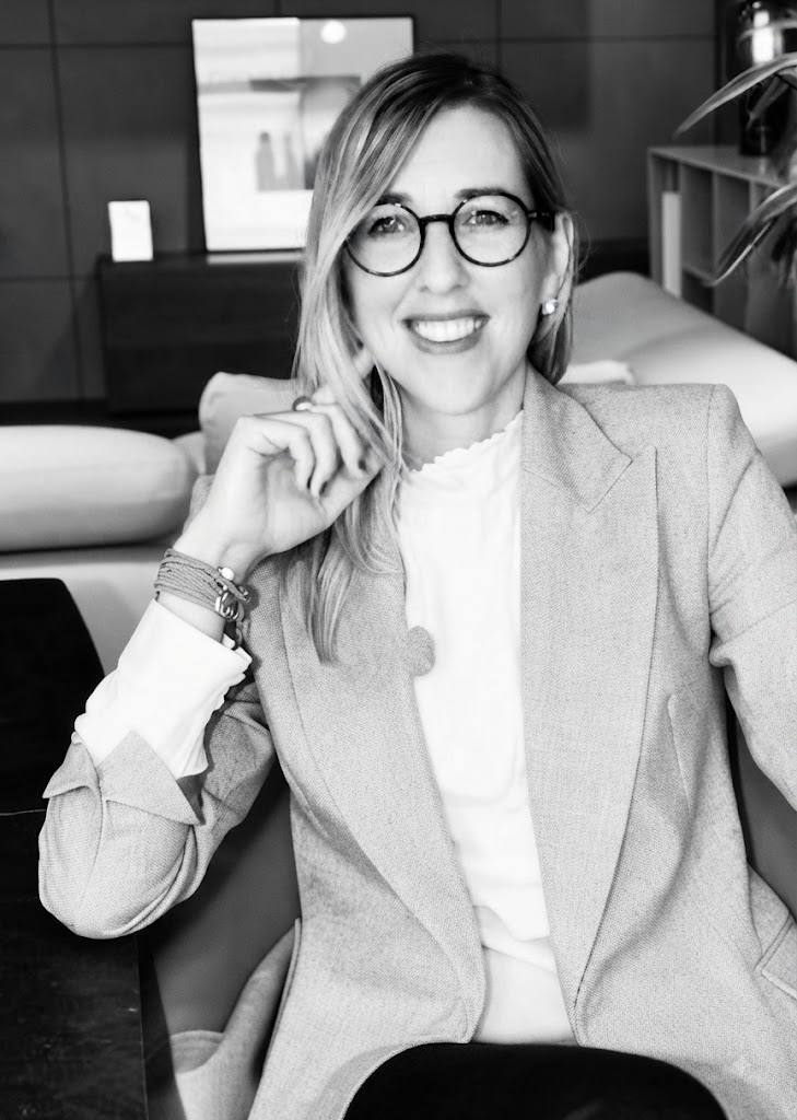 Portrait en noir et blanc d'Aurélie Garnier, fondatrice de 360 Design